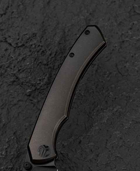 BESTECH CLASTIC BT2407B: 3.62" M-cut Blade Titanium Handle